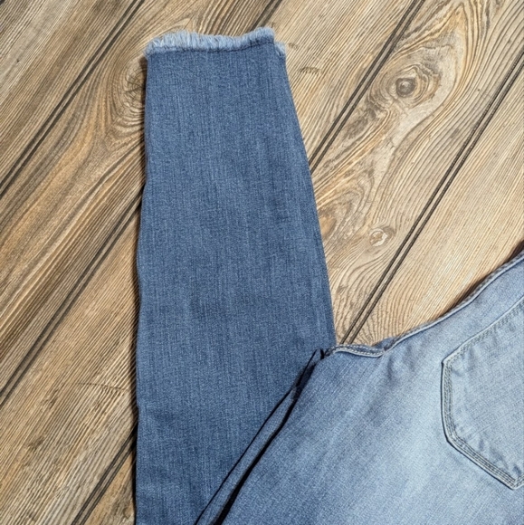 KanCan size 3/25 distressed medium wash skinny jeans - Picture 3 of 12